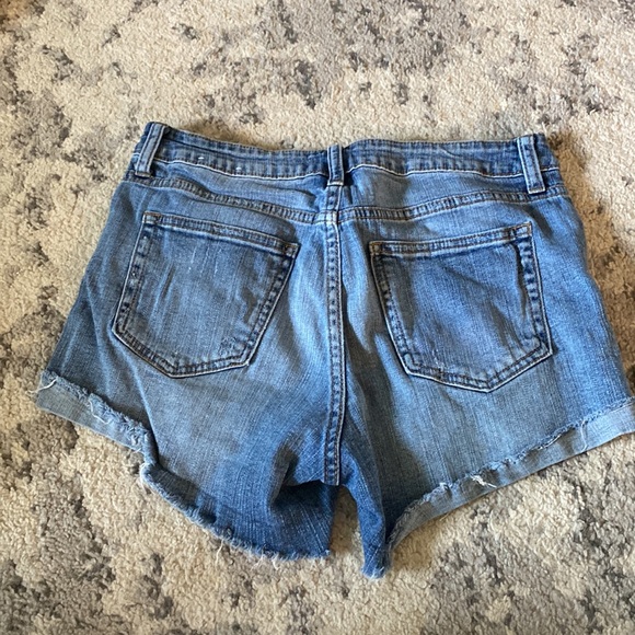 Ripped blue Jean shorts - Picture 2 of 4